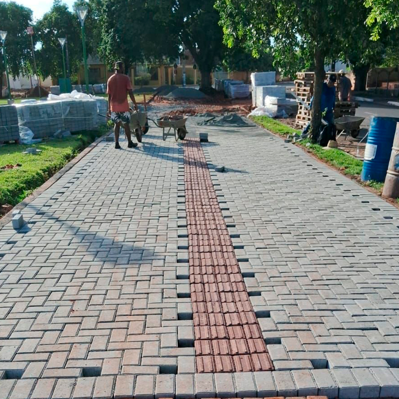 Reforma da Praça Central de Flórida Avança para Novas Etapas.