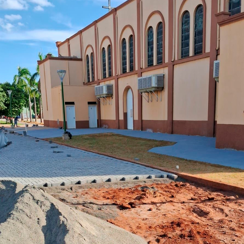 Reforma da Praça Central de Flórida Avança para Novas Etapas.